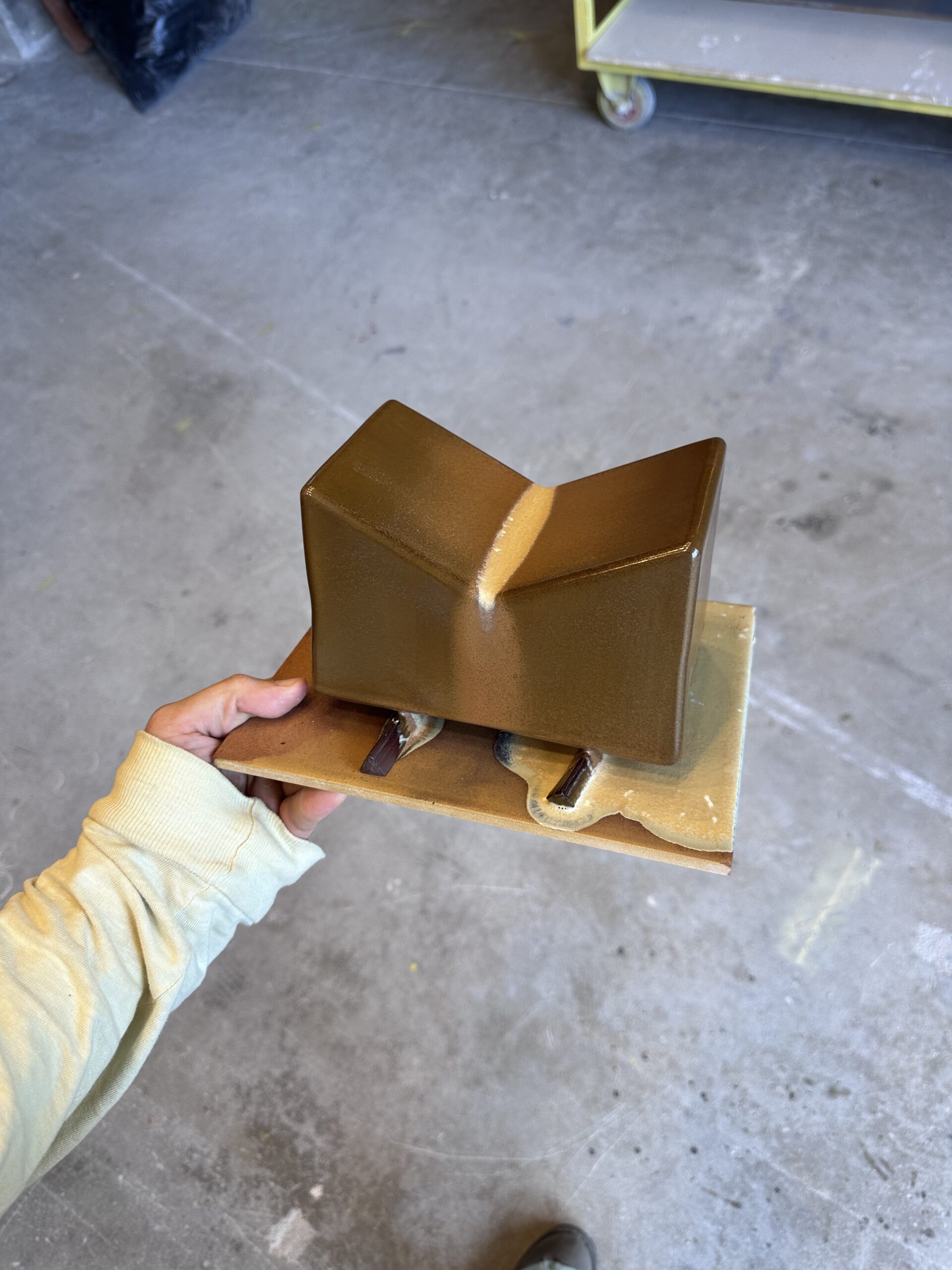 Apartamento Magazine - Xavier Mañosa’s Ceramic Bookstand