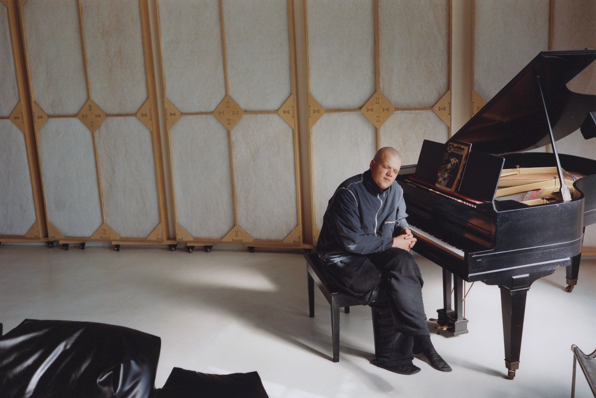 Apartamento Magazine - Deaton Chris Anthony